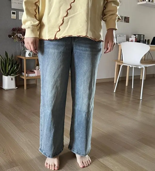 164 62kg 13주차 하비인데 핏 예쁘네요 물론 아직 배가 안나와서 접어 입어야해요. 다리