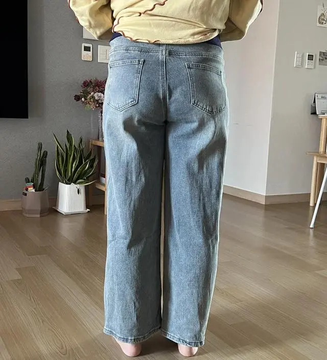 164 62kg 13주차 하비인데 핏 예쁘네요 물론 아직 배가 안나와서 접어 입어야해요. 다리