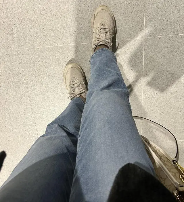 21주까지 고민하다 청바지가 너무 입고 싶어 구매했어요 23주배에도 아직 여유있어 만삭