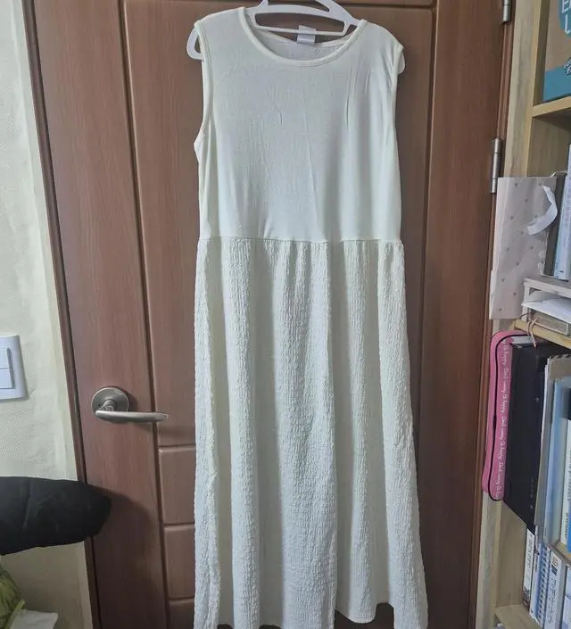 이제는 원피스가 편한거 같아서 깔별로 구입했어요~~
