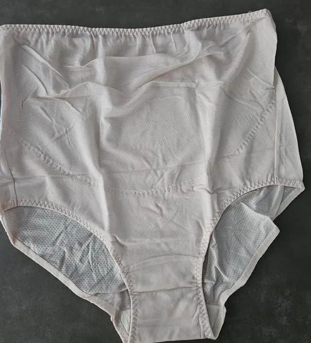 임신 후에 속옷은 다 소임에서 샀는데 배를 덮어주는 팬티가 편하고 인견이라 시원해요