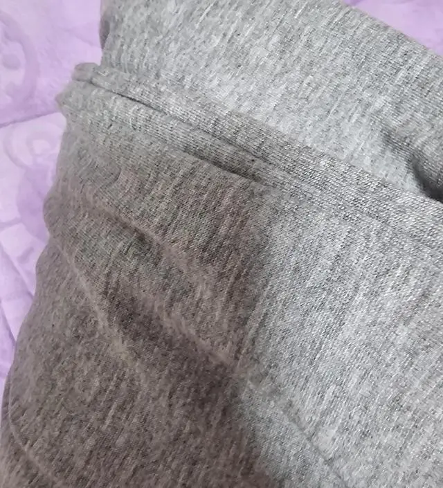 엄청 편하진 않은데 핏이 이뻐요 