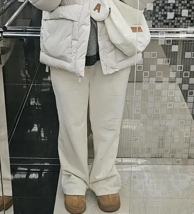 임신하면서 80kg가 넘어가 바지가 안맞으면 어쩌나 고민 많이 하다가 시켰는데 허벅지쪽