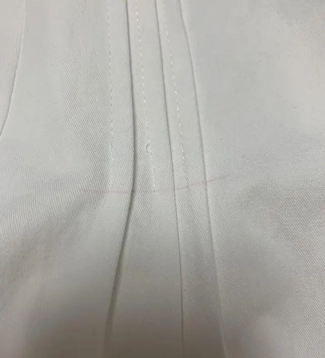 옷 검수 안하고 보내시나봐요
