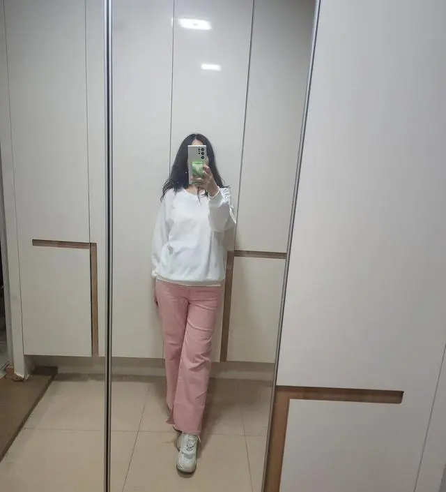 생각보다는 얇은 쮸리면이라 지금부터 입기 좋을것 같구요, 깔끔하네요