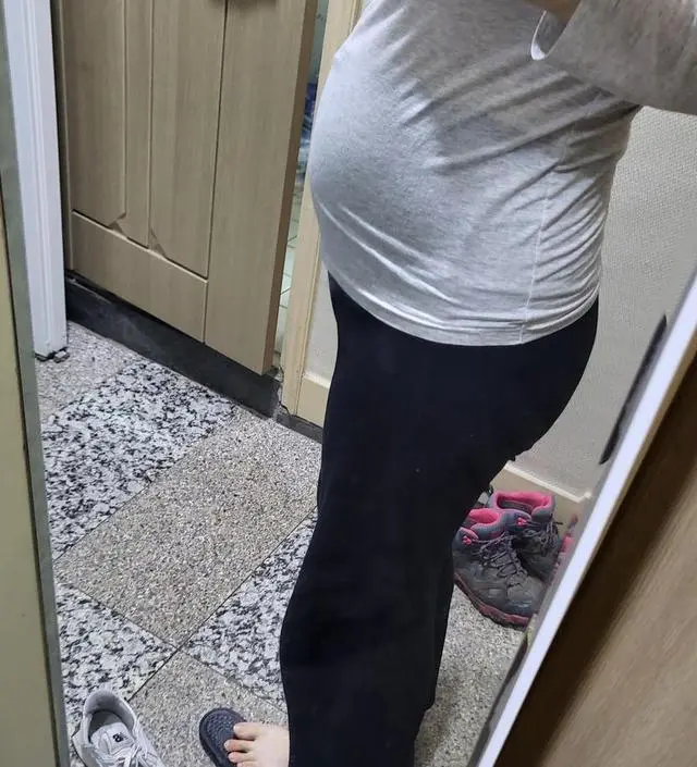 요가복으로 구매했는데 너무 편해서 집에서 밖에서도 매일 입고다니는 교복이되었어요!