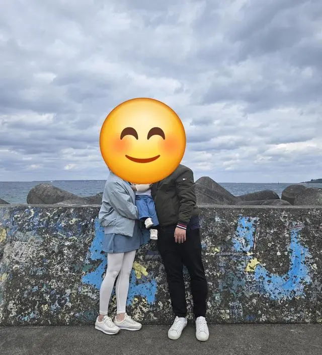 약간 어두운 소라색이라
