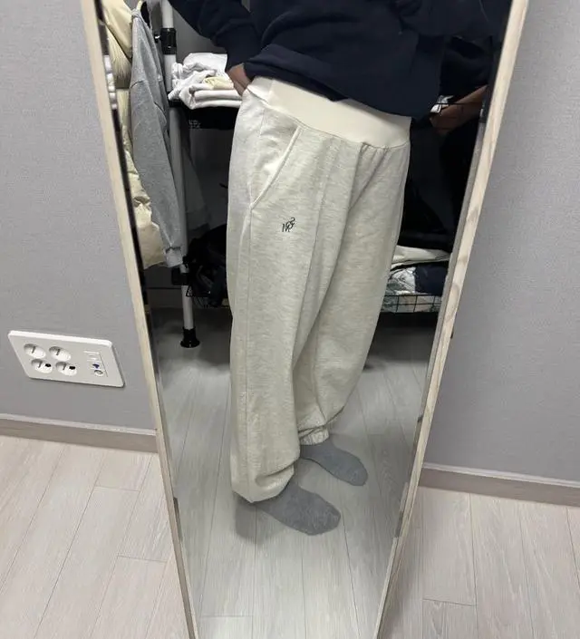 색감 너무 예뻐요! 키가 작아서 많이 길지 않을까 걱정했는데 생각보다 길지 않아서 너