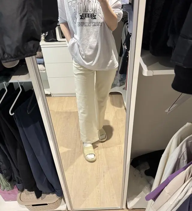 임신하고 맞는 크림색 바지가 없엇는데 너무 맘에 드는 디자인을 찾앗네요 중요한건 엄