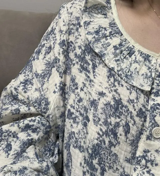 재질이 거즈면 같아요. 보들보들 해요. 
