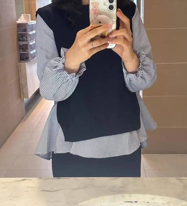 코디되어 있는 대로 샀는데 만족합니다 :) 색상도 예쁘고, 바지나 치마에 입어도 다 잘