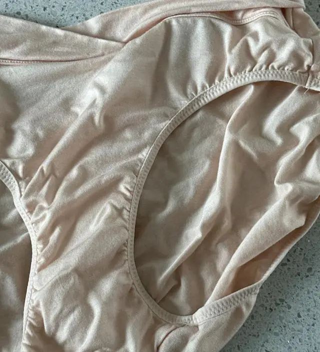 이 팬티는 착용감이 정말 부드럽고 편안해서 하루 종일 입고 있어도 부담이 없을 것 같