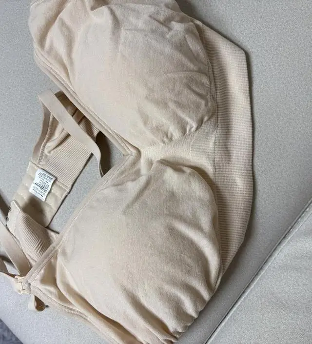 브라는 처음 사봐요 ~ 수유까지 생각하고 산건데 잘 산거 같습니다 ㅎㅎ 크면 어쩌나 했