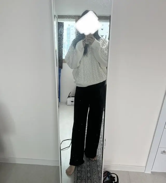 진짜 편하고 좋아요 촉감도 엄청 부들부들해요 봄~초여름까지 가능할것같규 근데 원단이