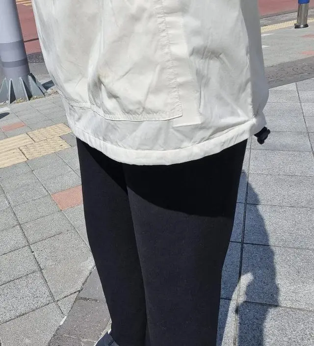 확실히 편하고 좋아요 ㅎㅎ 운동할때 산책할때 주로 입는데 아주 만족합니다