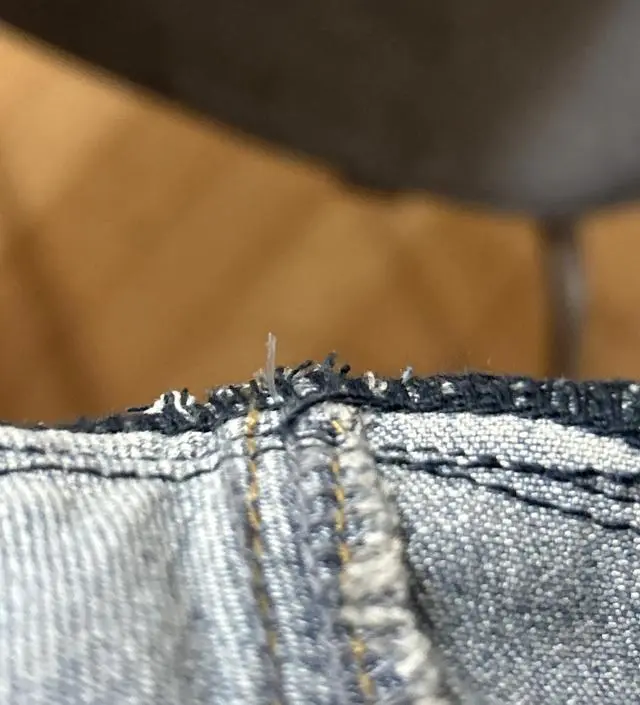 바지는 너무 이쁘고 맘에 들어요
