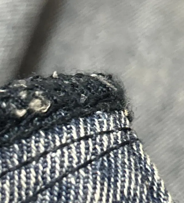 바지는 너무 이쁘고 맘에 들어요
