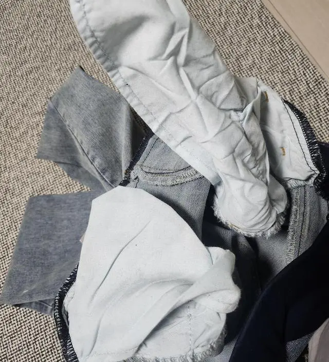 오른쪽 주머니를 바지부분과 같이 박음질을해서ㅜ 검수 안하고 보내시네요ㅜ 여기는 옷