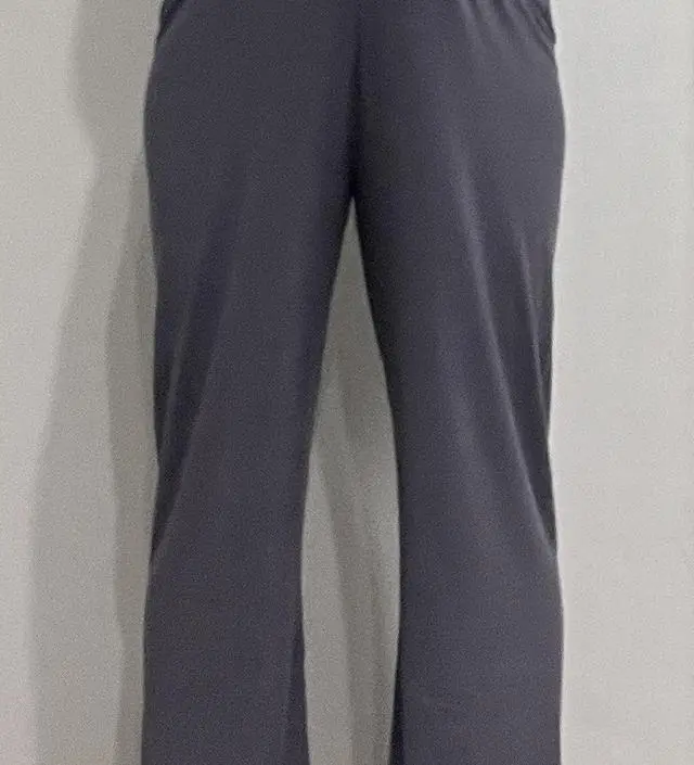 잠옷으로 집에서 편하게 입으려고 샀는데 냉장고바지 느낌에 너무 부드럽고 좋네요~ 블