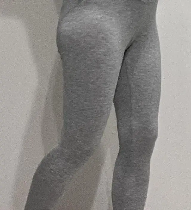 봄에 입으려고 샀는데 재질도 두께도 좋아요~ 진메란지가 신축성이 살짝 더 있는 거 같