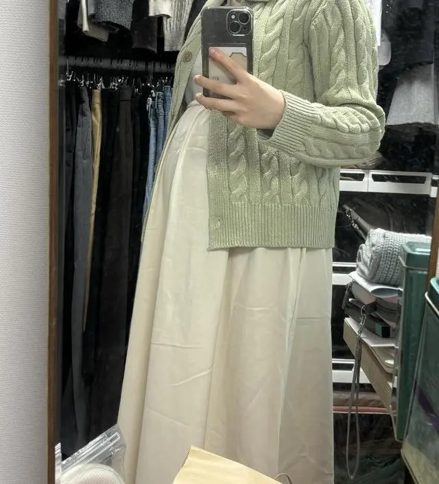 생각했던 것보다 길이가 더 길긴하지만, 워낙에 긴 원피스를 좋아하는 편이라 만족합니