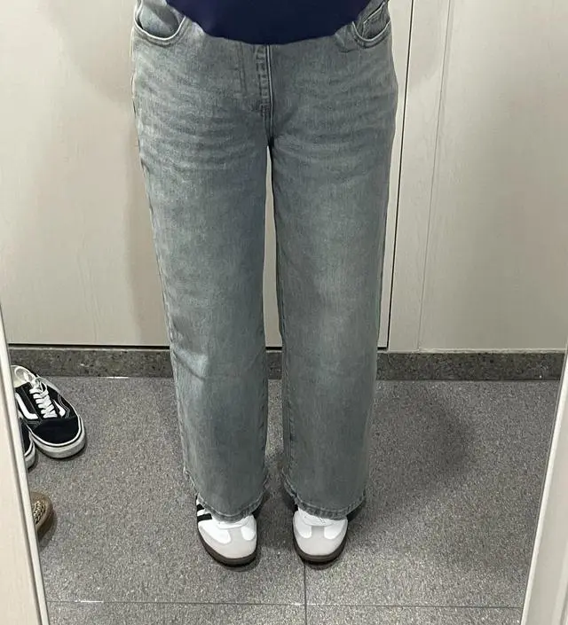 배부분 편하고 길이 딱 좋고 붙지않는 와이드핏에 청바지 컬러감도 받아보니 너무 좋아