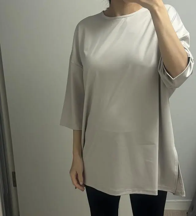 컬러가 베이지에 살짝 그린 톤이라서 더 마음에 들어요! 소재도 탄탄하고 좋구요. 핏도