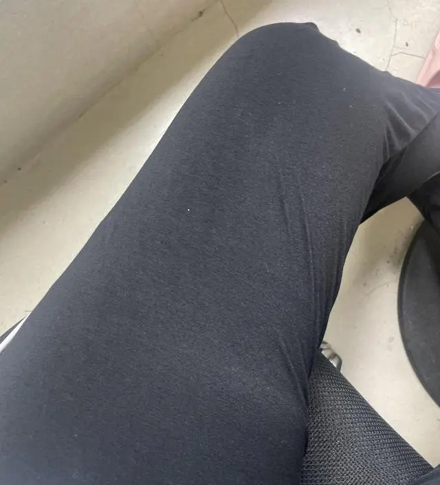 조금많이 얇아요 외출복으로도 가능하나 팬티라인이 많이 비춰여!