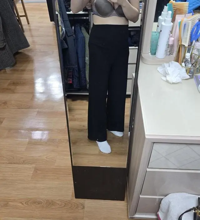 기본기장인데 157센티인 저에게 맞춤옷같아요.
