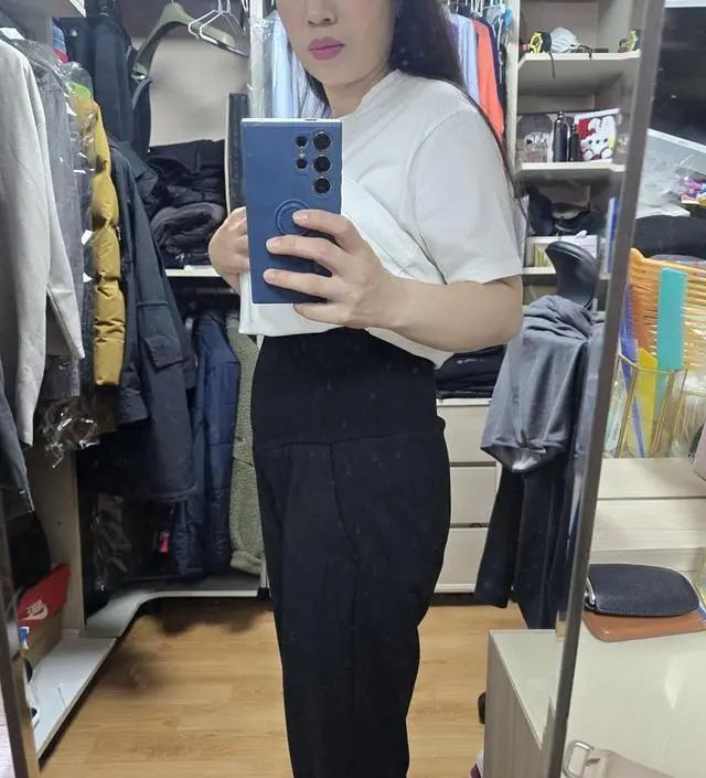 자수부분이 멋스럽습니다.
