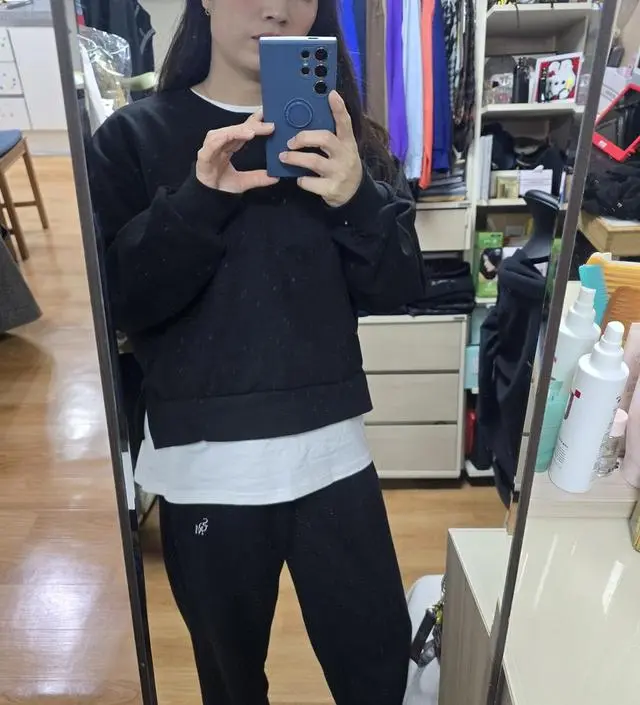 자수부분이 멋스럽습니다.
