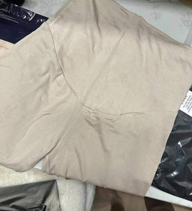 임부복 중에서 원피스가 압도적으로 많아서 속바지 대용으로 입으려고 구매했어요.