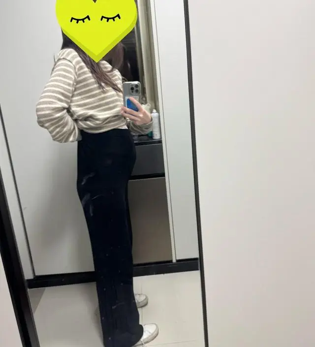 20주 넘어가니 입던 바지가 안맞아서 임산부용 바지 구매했어요. 재질도 부들부들하고 