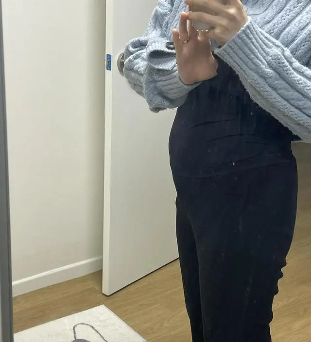 20주차! 아직 배가 많이 나오지는 않았지만, 만삭때까지 입고싶어 크게 구입했어요 지금
