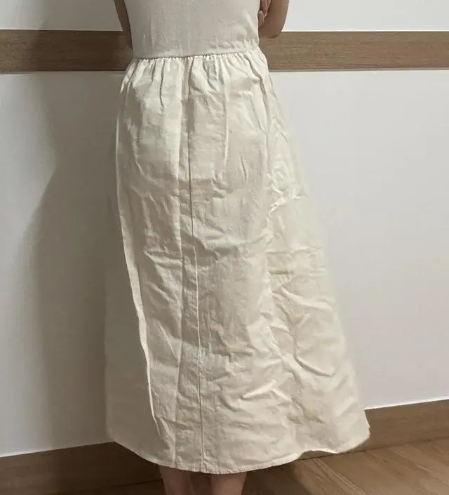 사이즈 딱 적당하고 이뻐요 주름만 잘 펴서 입으먄 될거 같아오