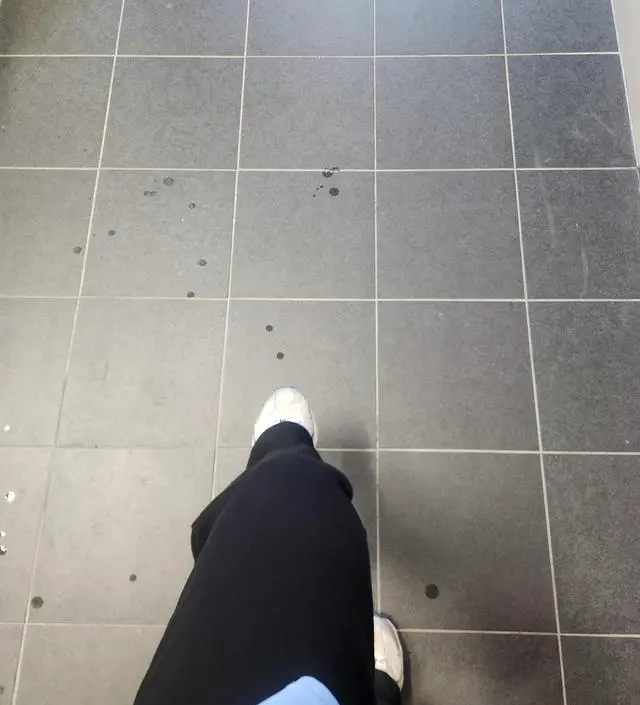 부들부들한 소재라 촉감이 만족스러워요. 158cm 키에는 조금 길어요. 배가 완전히 부르