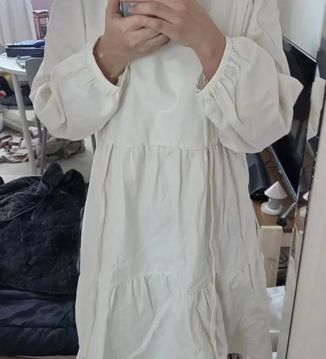 봄에 꽃구경갈때  입고싶어서 구매햇어요. 배가 나오기 시작해서 처음으로 산원피스인데