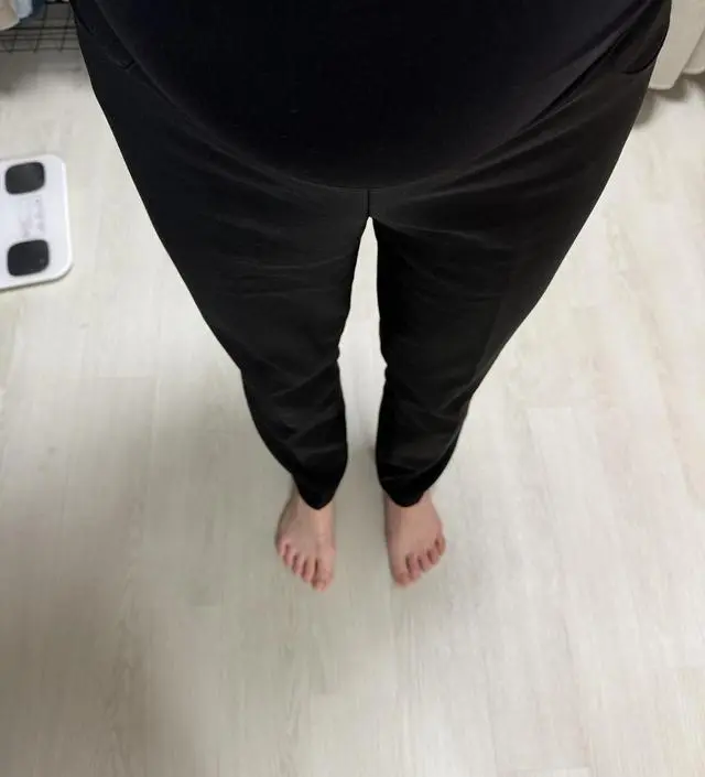 슬랙스 입고싶은 임산부한테 추천해요! 핏이 일자 핏인데 깔끔하게 떨어지고 통도 그렇