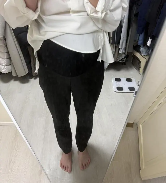슬랙스 입고싶은 임산부한테 추천해요! 핏이 일자 핏인데 깔끔하게 떨어지고 통도 그렇
