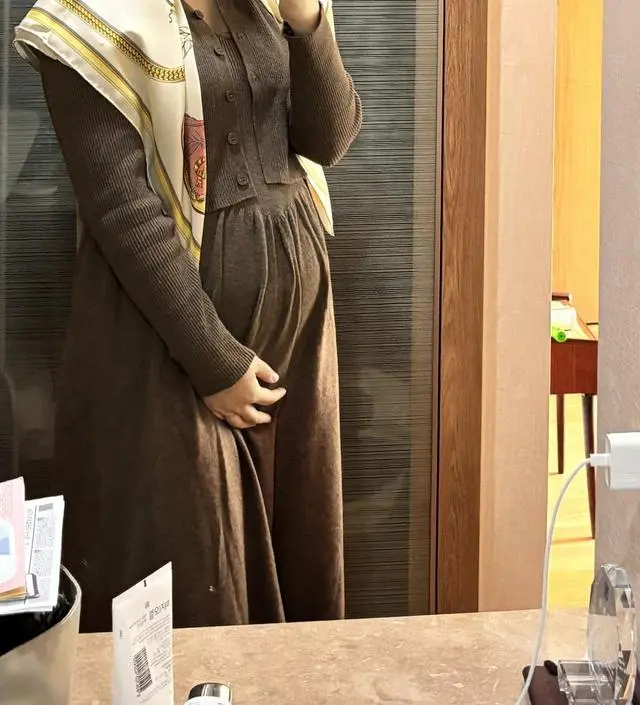 어깨가 넓어선지 가디건이 좀 작은듯하나ㅠㅠ
