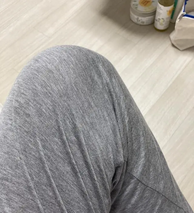 메란지랑 먹색 샀는데 둘다 집에서 잘 입고 있어요. 안내된 사항이랑 마찬가지로 메란지