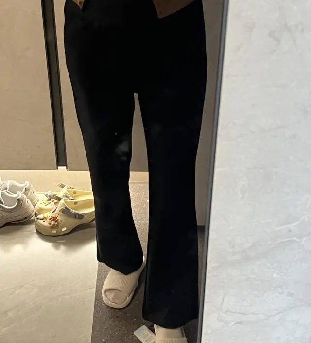 직장인이라 블랙 슬랙스 재질 편한 옷이 필요했어요.
