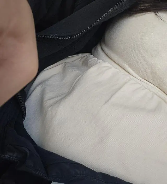 이너로 가볍게 입기 좋아요! 만삭이라 옷입는 것도 귀찮은데 이제 날이 풀려서 가디건이