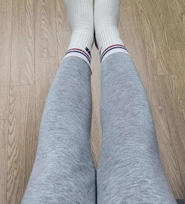 날이 풀려서 레깅스에 긴티 입고 다니려고 구매했는데요
