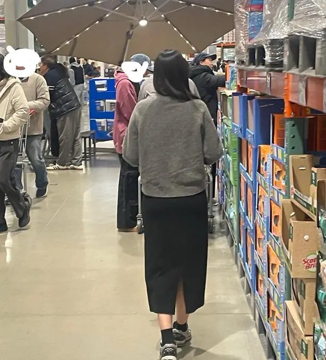 봄 여름에 딱 입기좋은 두께이고, 저렴한 재질이라기보단 그래도 꽤 짱짱하고 부드러워