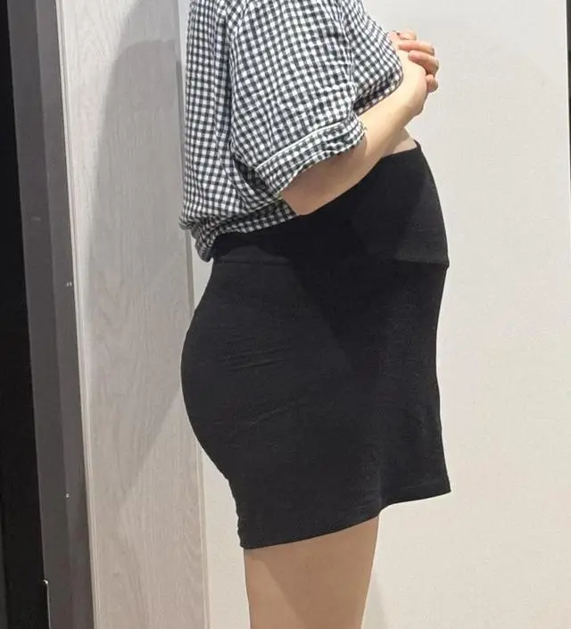 안입은거같이 너무 편해요... 배 조임 하나도 없고 가볍고 얇고 부드러워서 몸에 착 붙