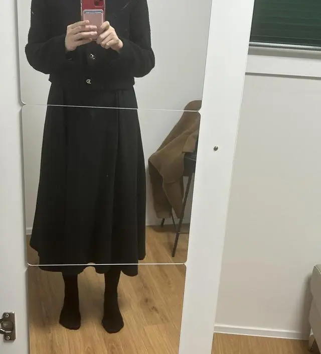 25주 임산부인데 원피스 위에 자켓이나 가디건 걸치면 임산부 티도 별로 안나네요. 만족