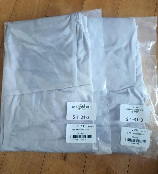 면도 얇으면서 쫀쫀해서 봄 여름날 입기 좋을 것 같네요.
