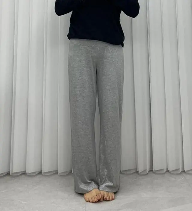 키 158cm 55사이즈에요. 아직 배가 많이 안나와서 배부분이 좀 큰데 길이 안줄여도되서