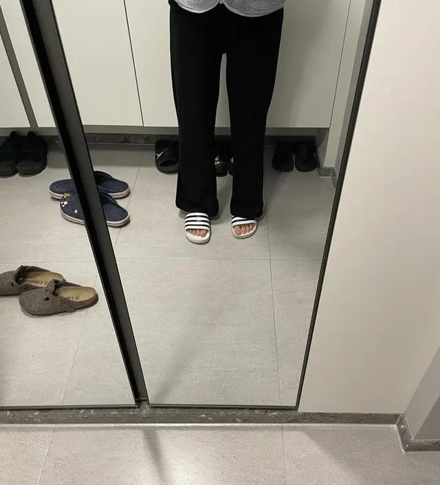 키 158cm 55사이즈에요. 아직 배가 많이 안나와서 배부분이 좀 큰데 길이 안줄여도되서